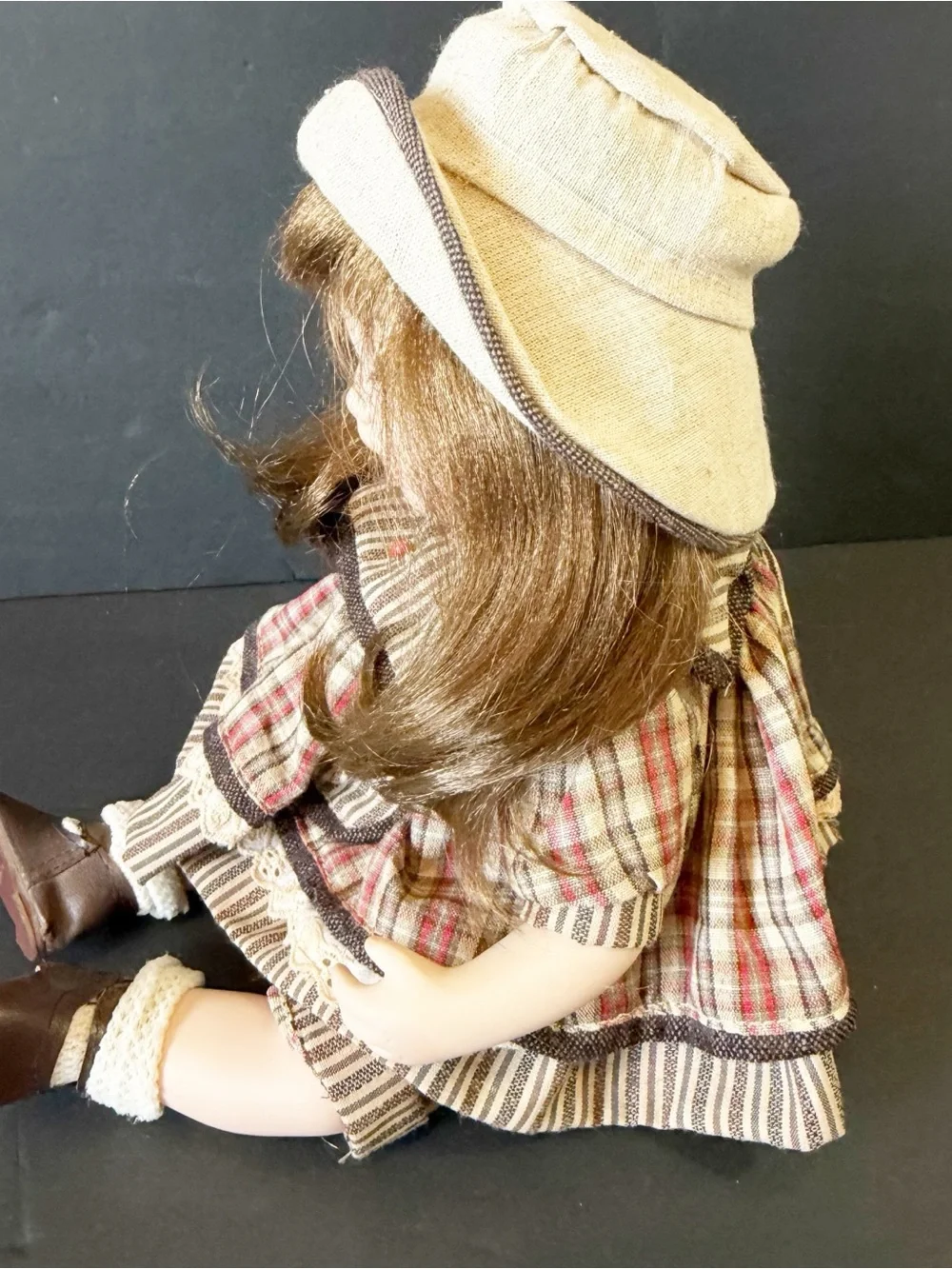 Duck House Heirloom Doll 236/5000 Brown Eye / Hair Girl Hat Porcelain 14